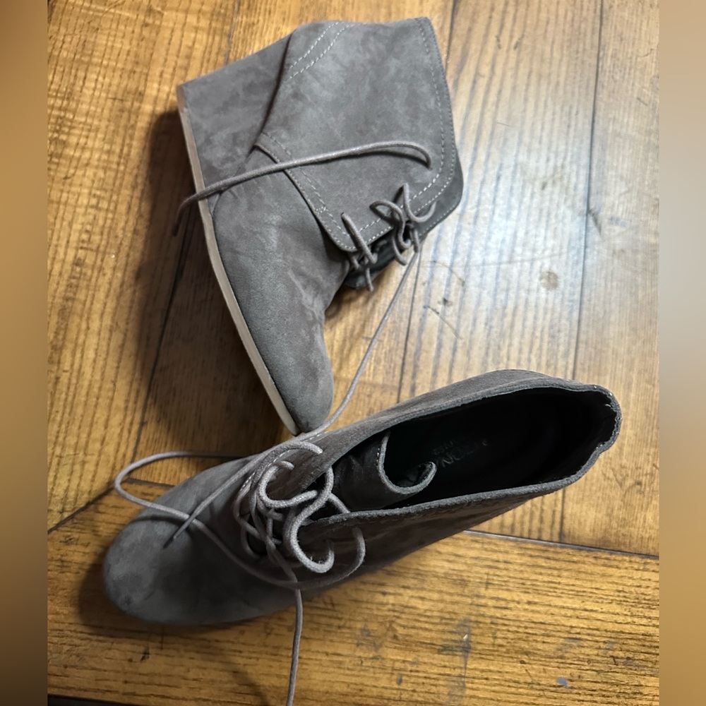 Arizona wedge boots